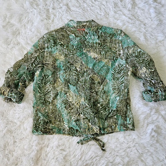 Hearts‎ of Palm Women's Green Palm Print Semi Sheer Button Up Top. Size 8 - Picture 5 of 7